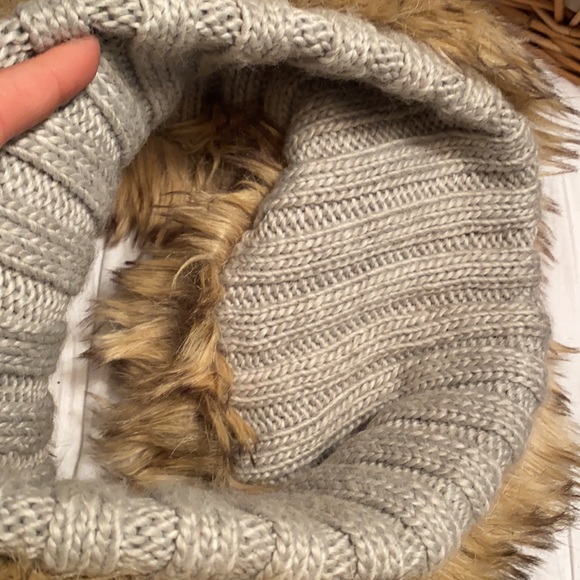 Faux Fur neck warmer/scarf 🌸🌸 - Picture 3 of 4